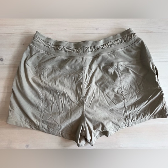 lululemon Studio shorts High Rise 3.5” - Picture 5 of 6